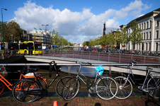 846017 Gezicht op de Stadsbuitengracht te Utrecht, met op de voorgrond de Vredenburgknoop, links de Daalsesingel en ...